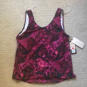 CARRIE UNDERWOOD FLOWERED WORKOUT TOP